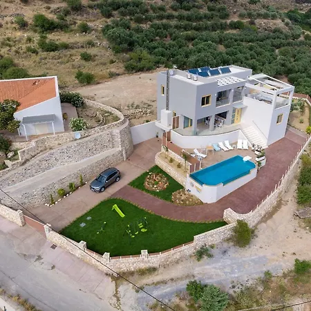 New Sunset With Heated Pool & Childrens Area, Walk To Restaurant