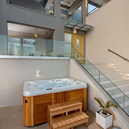 Villa New Sunset With Heated Pool & Childrens Area, Walk To Restaurant *